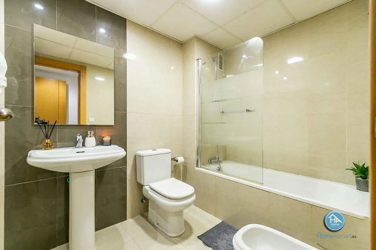 Apartamento Bajo Urbano Boutique En Carlos Haya Con Terraza Y Parking Málaga España